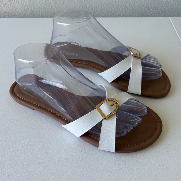 Fitory White Slide Sandals Gold Buckle Size 9 Summer Vacation Beach Cruise - Picture 1 of 9